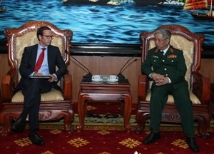 Deputy Defence Minister welcomes US President’s emissary - ảnh 1